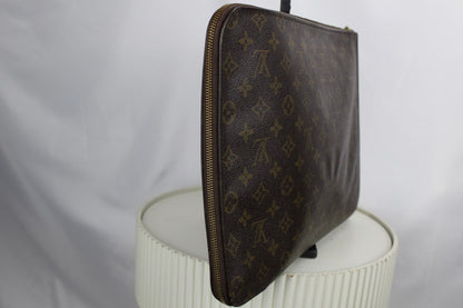 Louis Vuitton Poche Documents