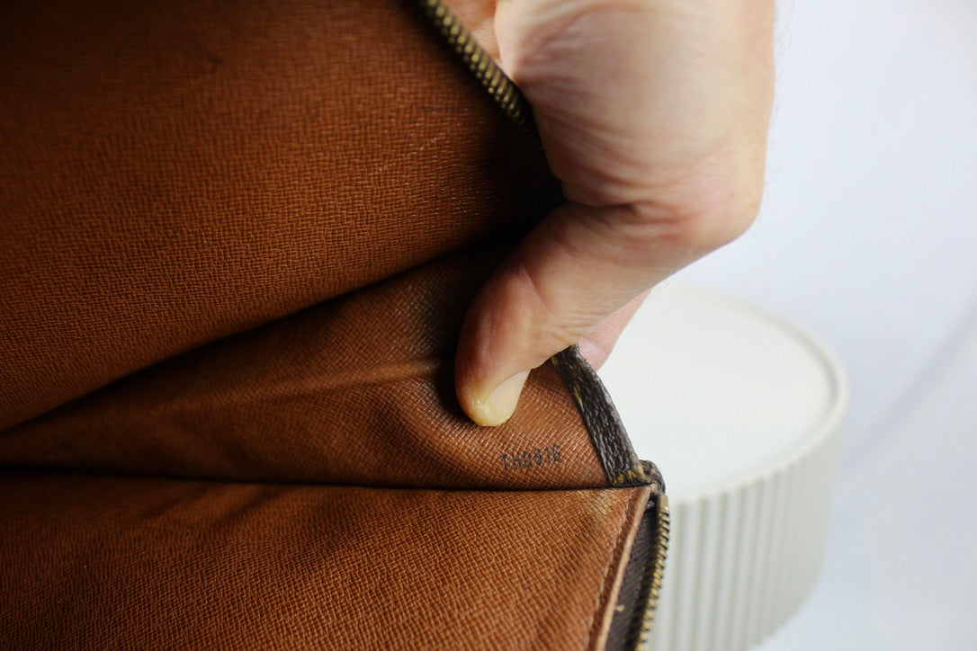 Louis Vuitton Poshe Documents