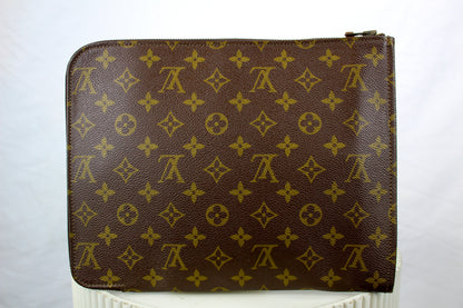 Louis Vuitton Poche Documents