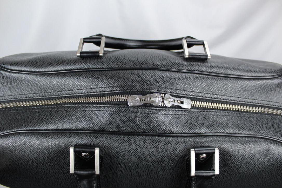 Louis Vuitton Taiga Kendall PM