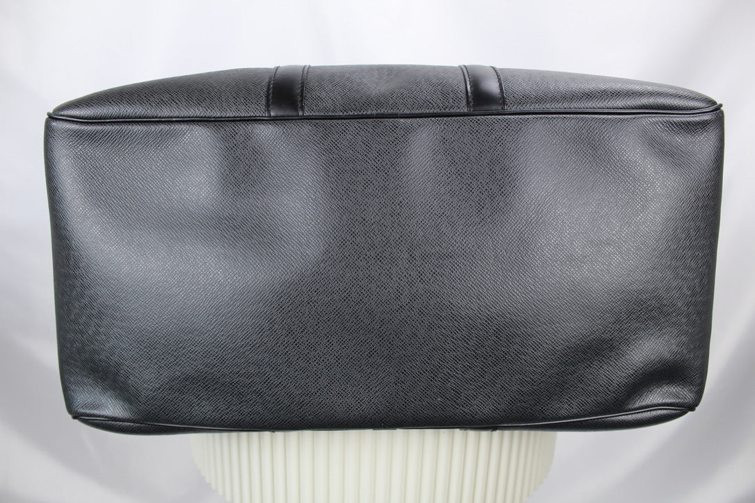 Louis Vuitton Taiga Kendall PM