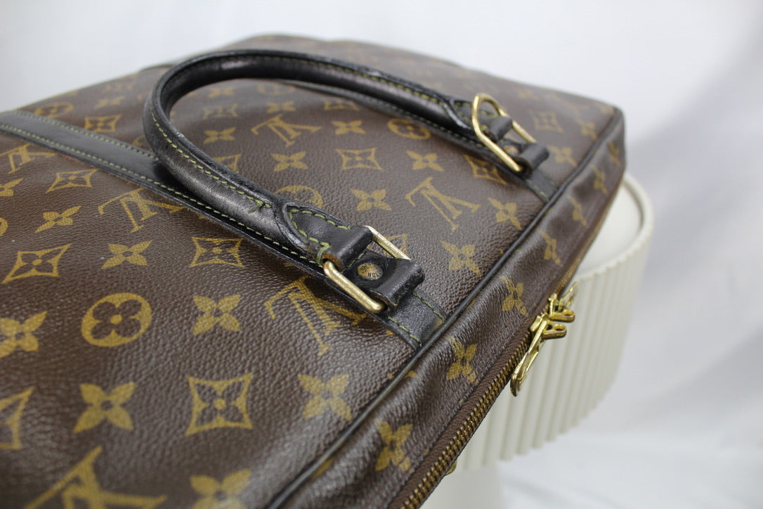 Louis Vuitton Porte Documents Voyage Macassar