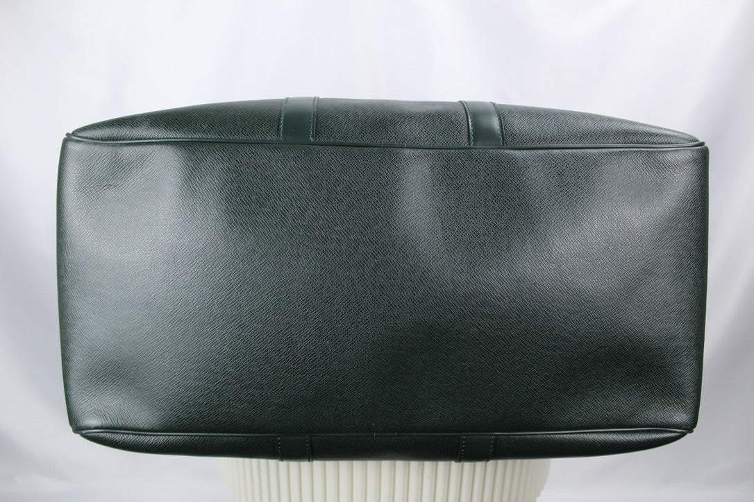 Louis Vuitton Taiga Kendall