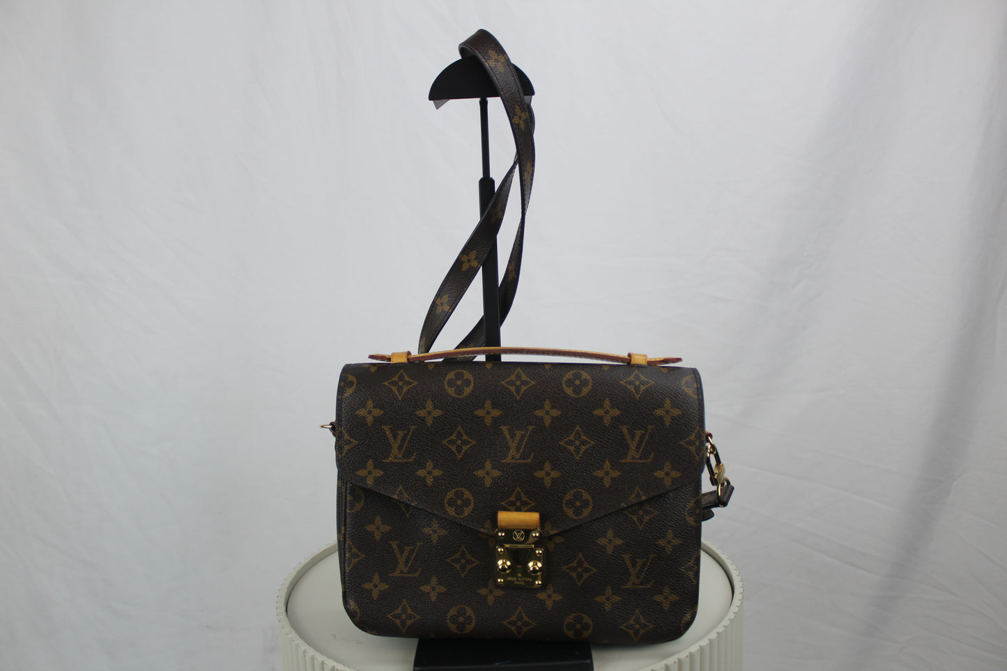 Louis Vuitton Pochette Metis