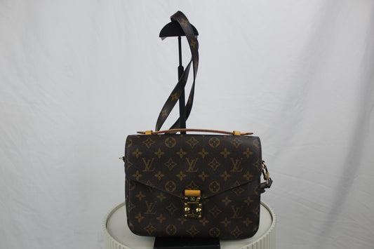 Louis Vuitton Pochette Metis