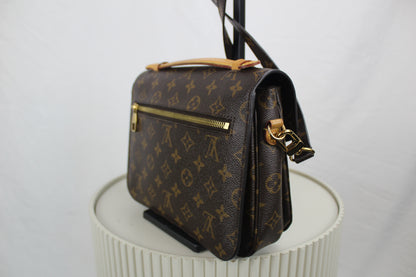 Louis Vuitton Pochette Metis