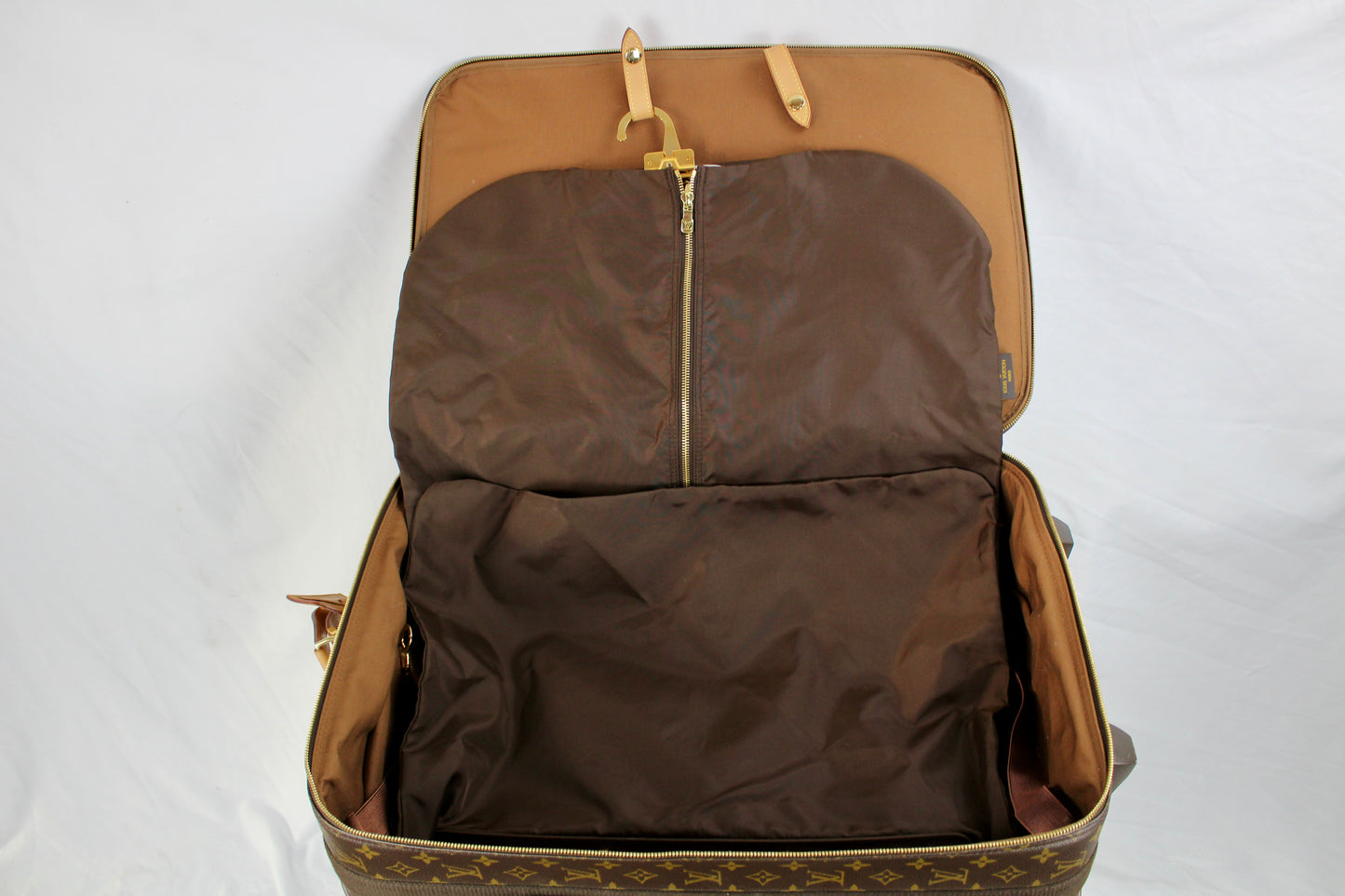 Louis Vuitton Pegasé 55